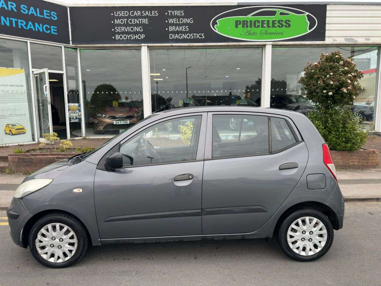 A 2010 HYUNDAI I10 1.2 Classic Hatchback 5dr Petrol Manual Euro 4 (77 bhp) A 2010 HYUNDAI I10 1.2 Classic Hatchback 5dr Petrol Manual Euro 4 (77 bhp)