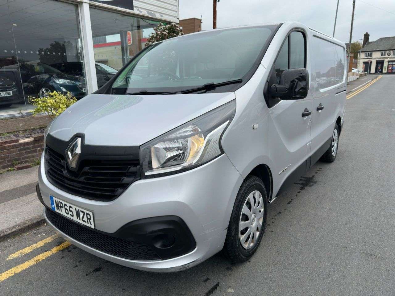 A 2015 RENAULT TRAFIC 1.6 dCi ENERGY 27 Business+ Panel Van 5dr Diesel Manual SWB Standard Roof E A 2015 RENAULT TRAFIC 1.6 dCi ENERGY 27 Business+ Panel Van 5dr Diesel Manual SWB Standard Roof E