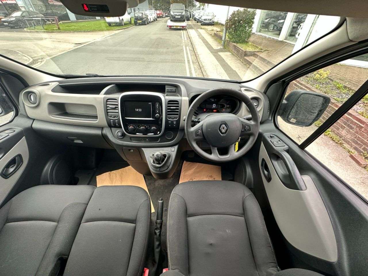 A 2015 RENAULT TRAFIC 1.6 dCi ENERGY 27 Business+ Panel Van 5dr Diesel Manual SWB Standard Roof E A 2015 RENAULT TRAFIC 1.6 dCi ENERGY 27 Business+ Panel Van 5dr Diesel Manual SWB Standard Roof E