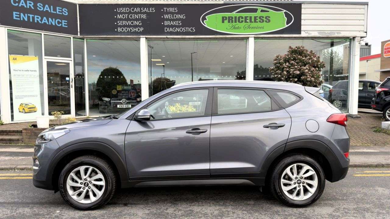 A 2018 HYUNDAI TUCSON 1.6 GDi Blue Drive SE Nav SUV 5dr Petrol Manual Euro 6 (s/s) (132 ps) ULEZ A 2018 HYUNDAI TUCSON 1.6 GDi Blue Drive SE Nav SUV 5dr Petrol Manual Euro 6 (s/s) (132 ps) ULEZ