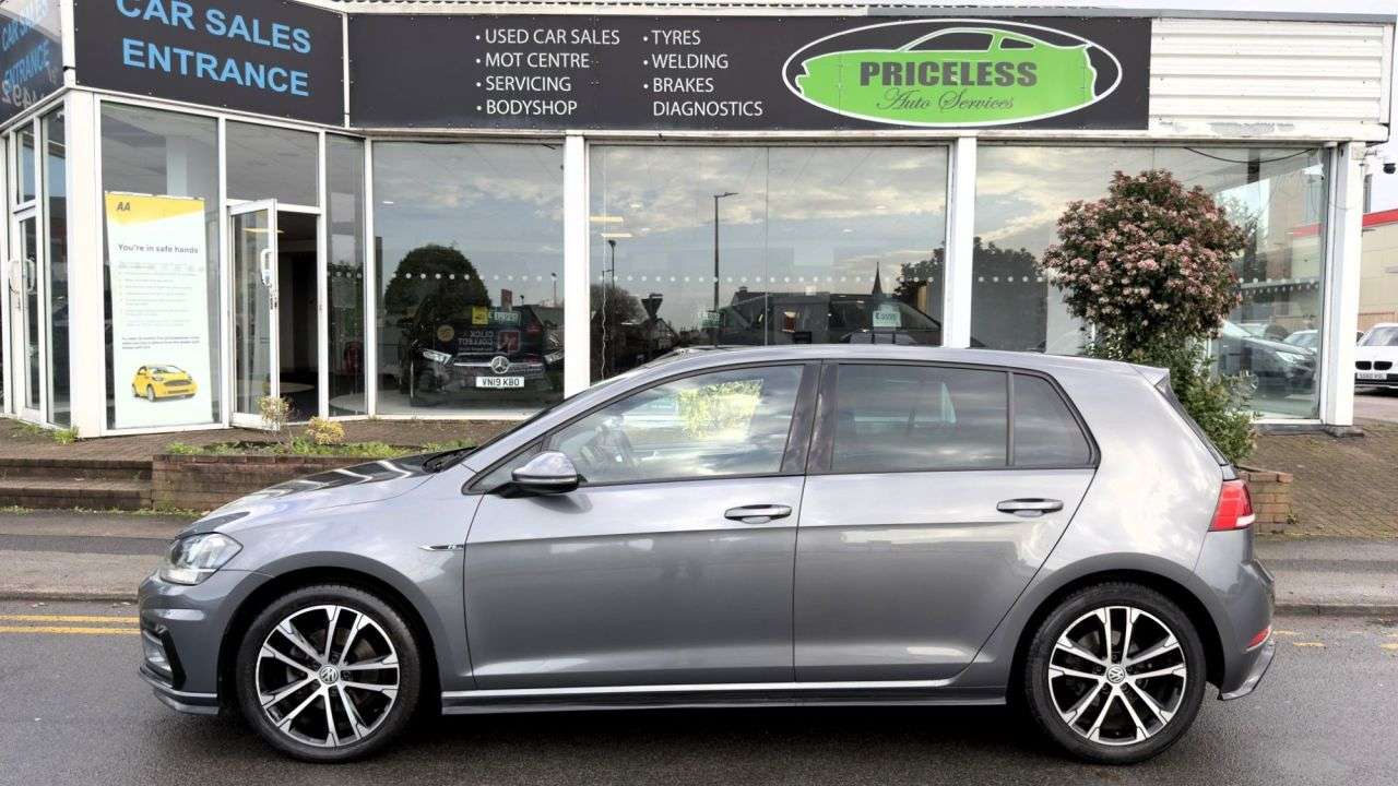 A 2018 VOLKSWAGEN GOLF AUTOMATIC 2.0 TDI R-Line Hatchback 5dr Diesel DSG Euro 6 (s/s) (150 ps) ULE A 2018 VOLKSWAGEN GOLF AUTOMATIC 2.0 TDI R-Line Hatchback 5dr Diesel DSG Euro 6 (s/s) (150 ps) ULE