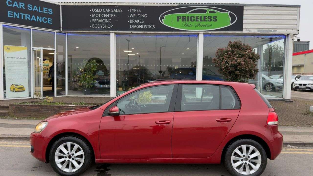 A 2011 VOLKSWAGEN GOLF AUTOMATIC 1.6 TDI Match Hatchback 5dr Diesel DSG Euro 5 (105 ps) A 2011 VOLKSWAGEN GOLF AUTOMATIC 1.6 TDI Match Hatchback 5dr Diesel DSG Euro 5 (105 ps)