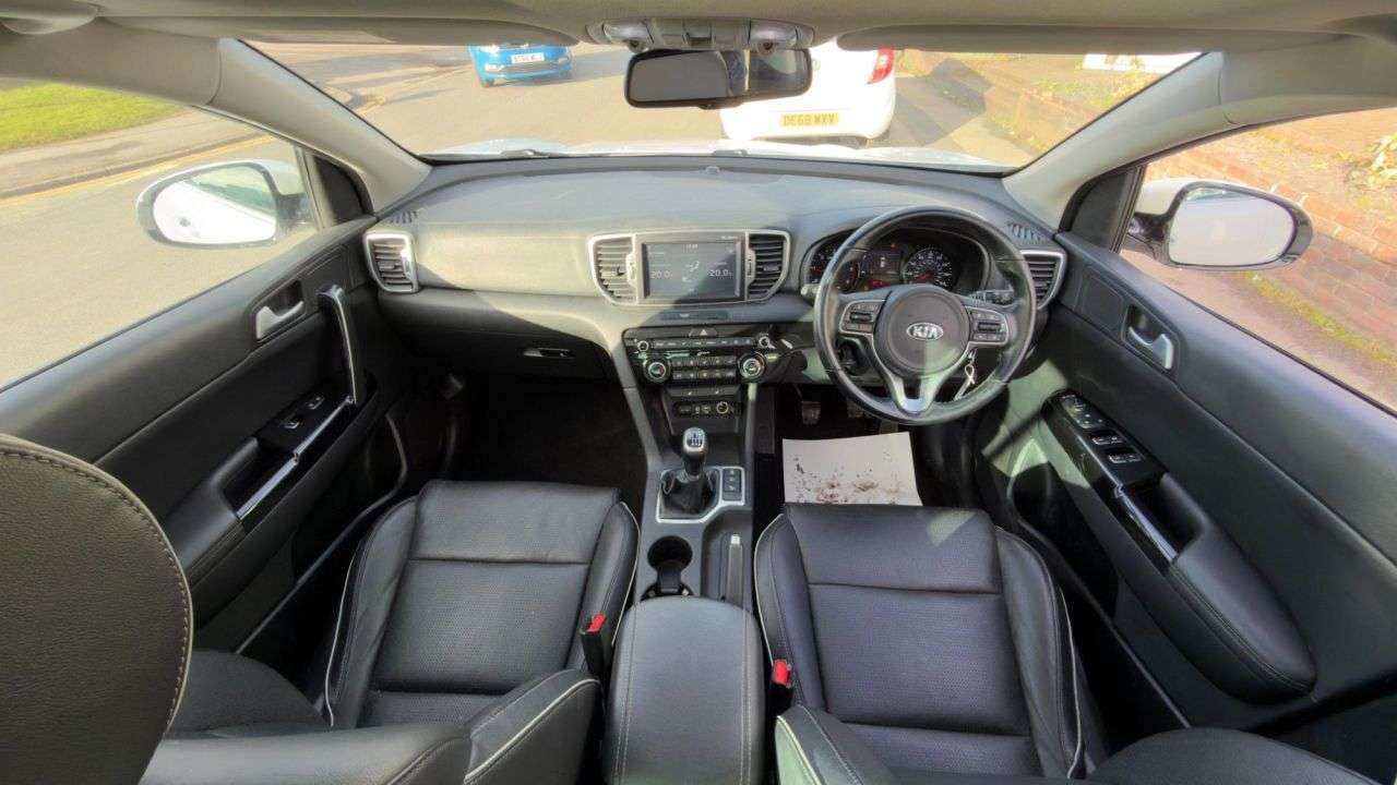 A 2017 KIA SPORTAGE 1.7 CRDi 3 SUV 5dr Diesel Manual Euro 6 (s/s) (114 bhp) ULEZ (Ultra Low Emi A 2017 KIA SPORTAGE 1.7 CRDi 3 SUV 5dr Diesel Manual Euro 6 (s/s) (114 bhp) ULEZ (Ultra Low Emi