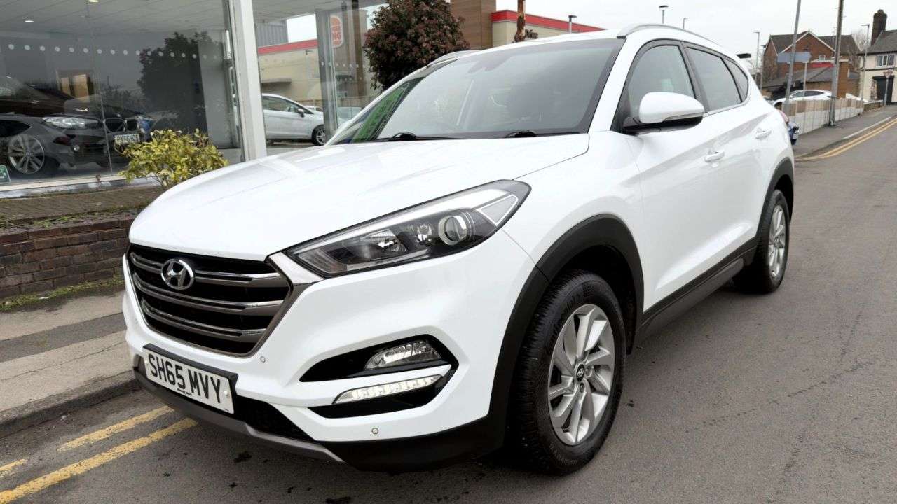 A 2015 HYUNDAI TUCSON 1.7 CRDi Blue Drive Premium SUV 5dr Diesel Manual Euro 6 (s/s) (116 ps) ULE A 2015 HYUNDAI TUCSON 1.7 CRDi Blue Drive Premium SUV 5dr Diesel Manual Euro 6 (s/s) (116 ps) ULE