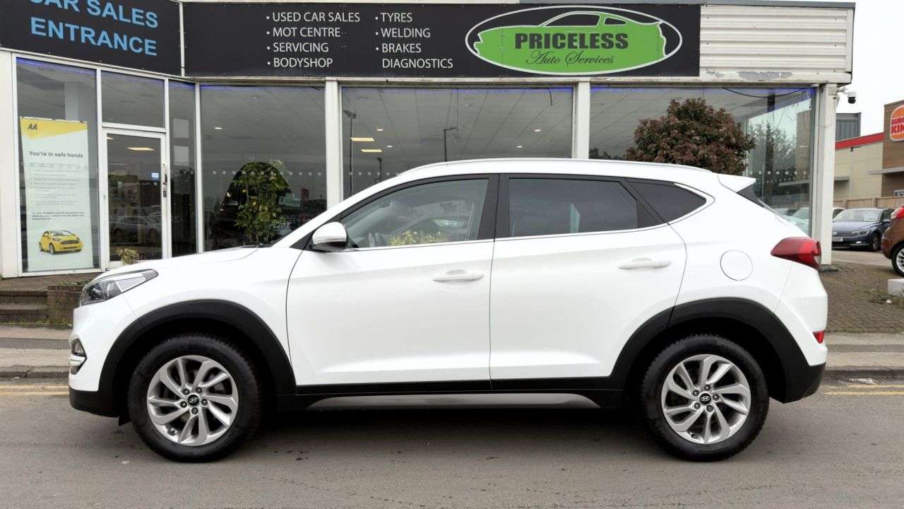 A 2015 HYUNDAI TUCSON 1.7 CRDi Blue Drive Premium SUV 5dr Diesel Manual Euro 6 (s/s) (116 ps) ULE A 2015 HYUNDAI TUCSON 1.7 CRDi Blue Drive Premium SUV 5dr Diesel Manual Euro 6 (s/s) (116 ps) ULE