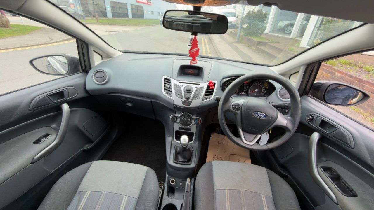 A 2010 FORD FIESTA 1.25 Edge Hatchback 3dr Petrol Manual (129 g/km, 81 bhp) A 2010 FORD FIESTA 1.25 Edge Hatchback 3dr Petrol Manual (129 g/km, 81 bhp)
