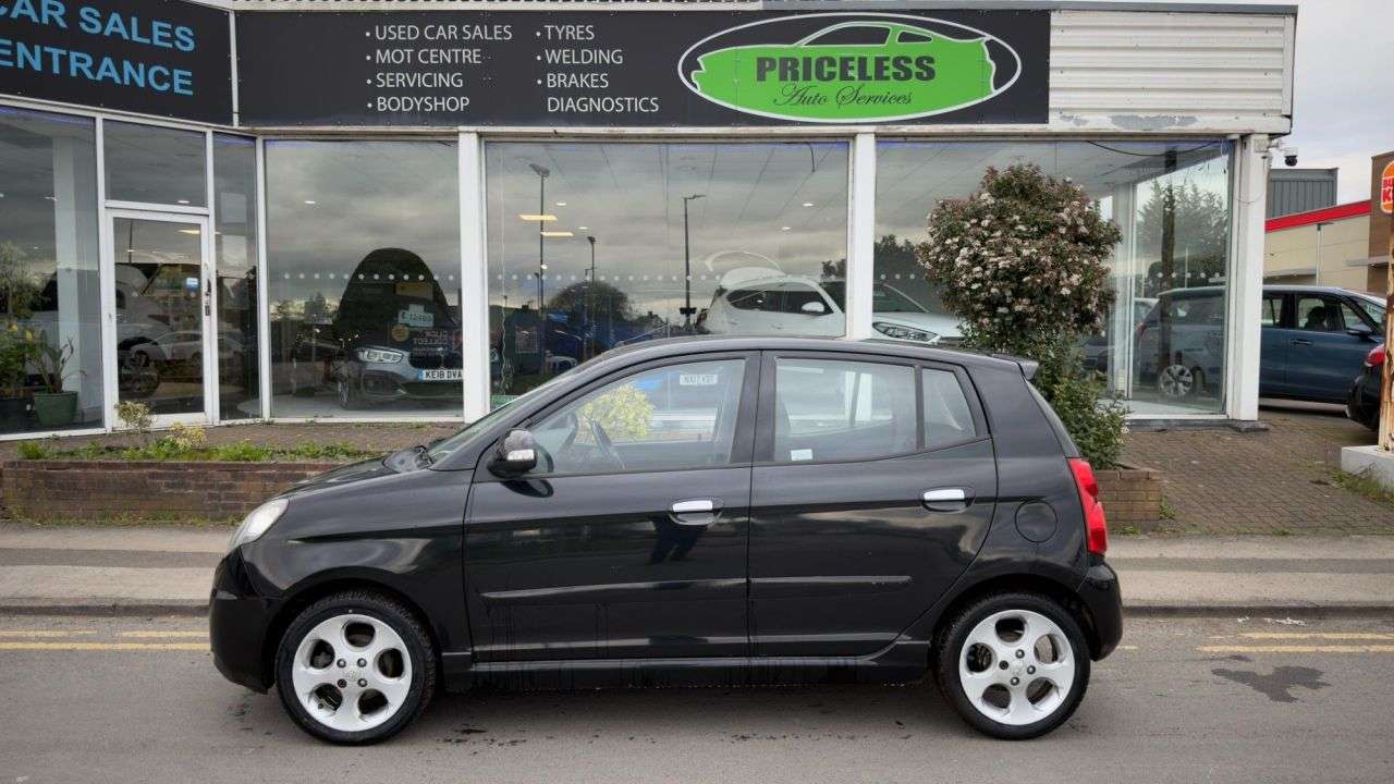 A 2008 KIA PICANTO 1.1 3 Hatchback 5dr Petrol Manual (126 g/km, 64 bhp) A 2008 KIA PICANTO 1.1 3 Hatchback 5dr Petrol Manual (126 g/km, 64 bhp)