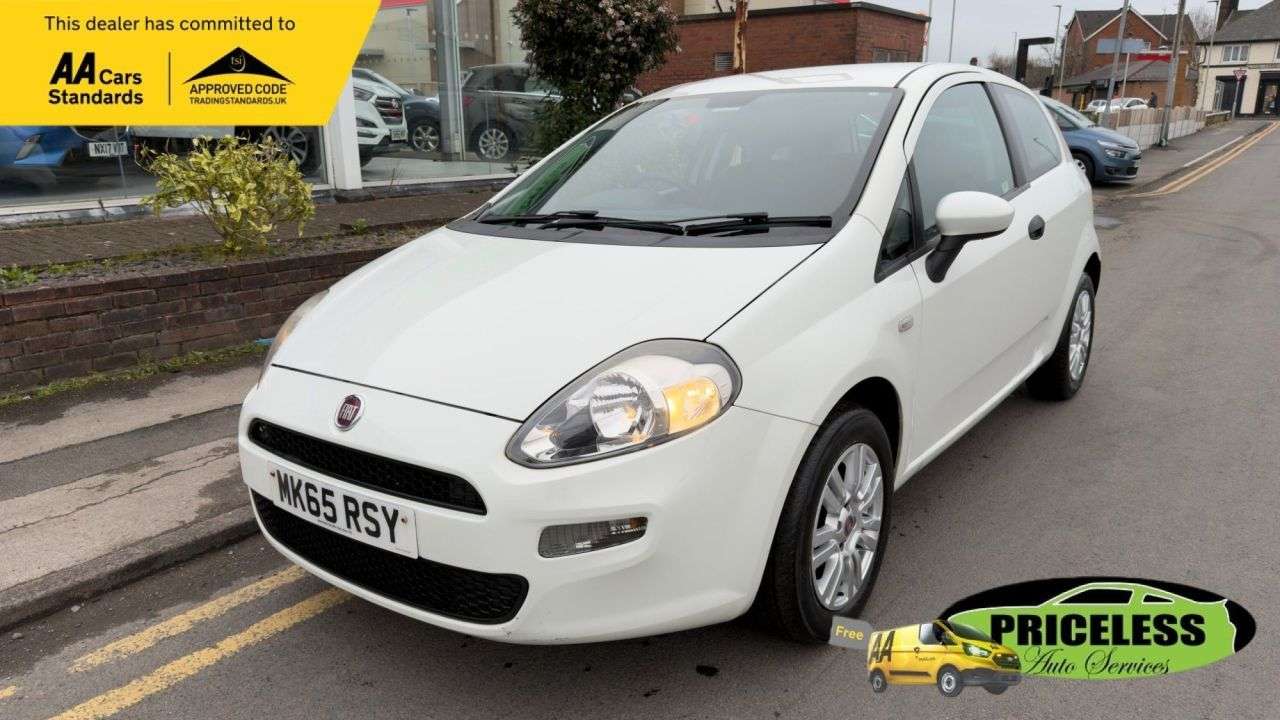 A 2015 FIAT PUNTO 1.2 Pop Hatchback 3dr Petrol Euro 6 (69 bhp) A 2015 FIAT PUNTO 1.2 Pop Hatchback 3dr Petrol Euro 6 (69 bhp)