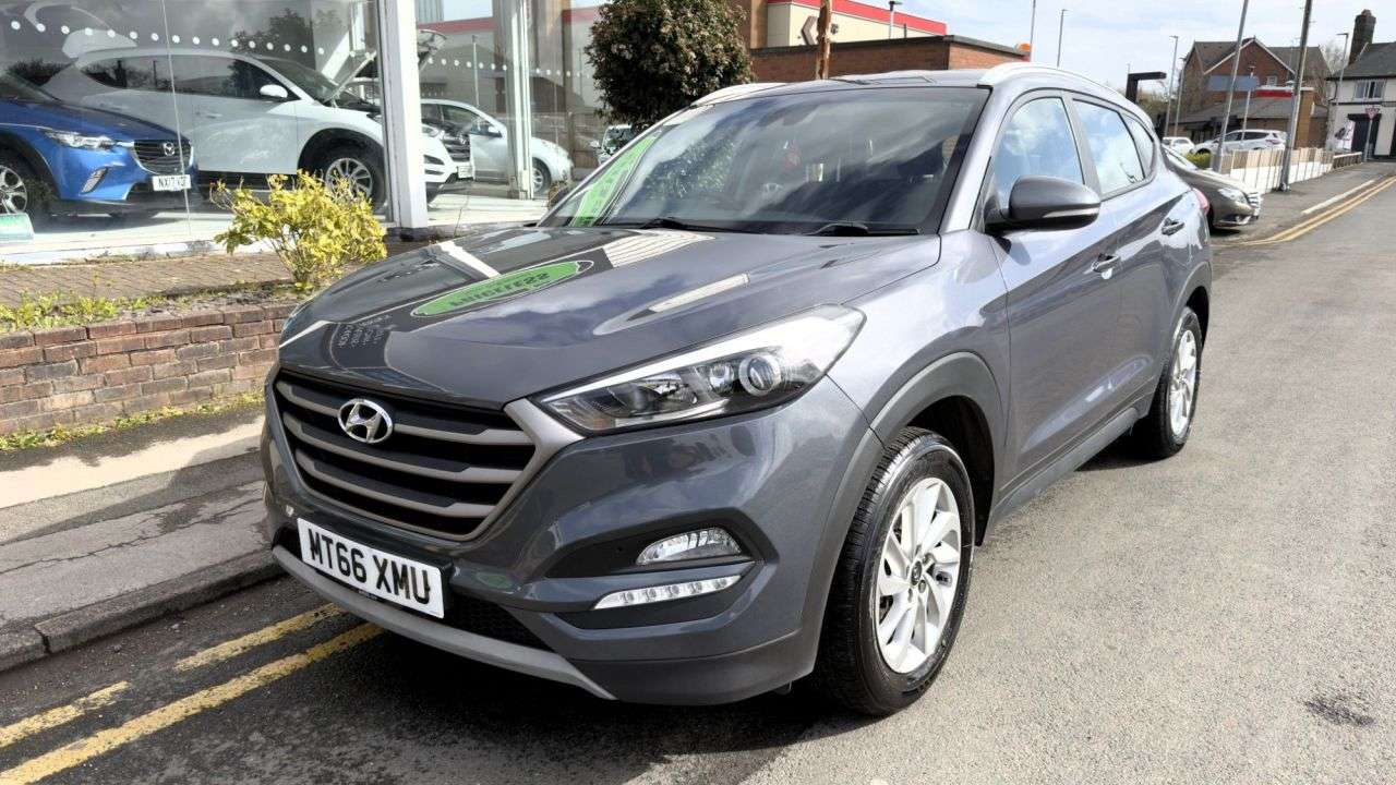 A 2016 HYUNDAI TUCSON 1.7 CRDi Blue Drive SE Nav SUV 5dr Diesel Manual Euro 6 (s/s) (116 ps) ULEZ A 2016 HYUNDAI TUCSON 1.7 CRDi Blue Drive SE Nav SUV 5dr Diesel Manual Euro 6 (s/s) (116 ps) ULEZ