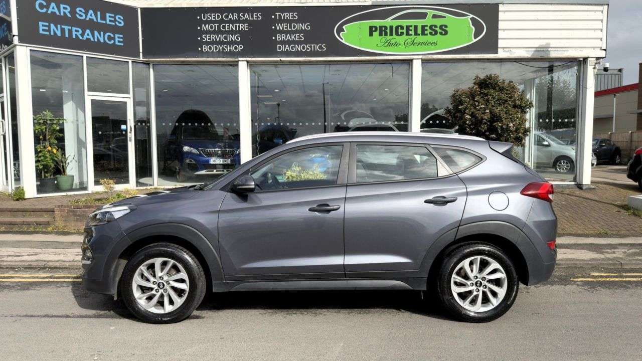 A 2016 HYUNDAI TUCSON 1.7 CRDi Blue Drive SE Nav SUV 5dr Diesel Manual Euro 6 (s/s) (116 ps) ULEZ A 2016 HYUNDAI TUCSON 1.7 CRDi Blue Drive SE Nav SUV 5dr Diesel Manual Euro 6 (s/s) (116 ps) ULEZ