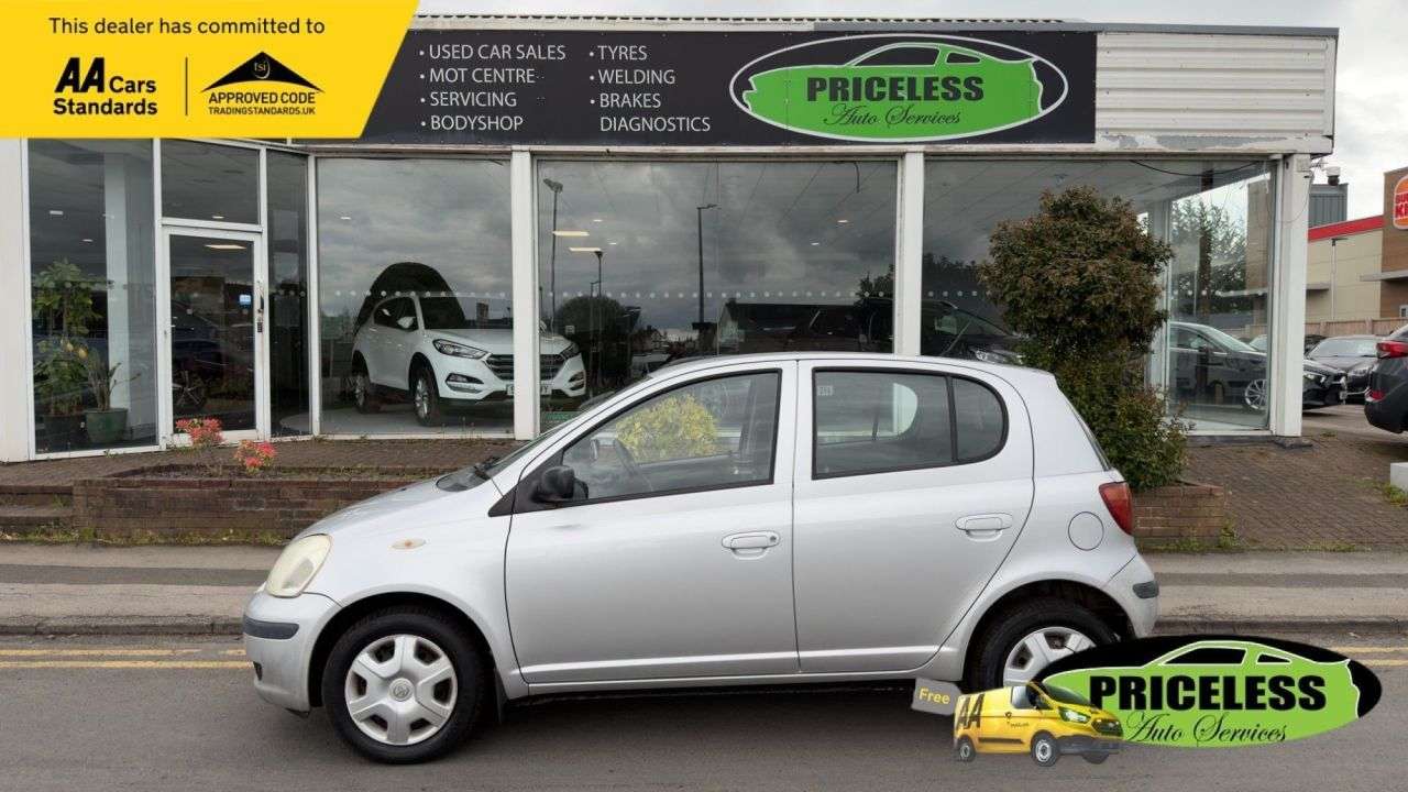 A 2004 TOYOTA YARIS 1.0 VVT-i T3 Hatchback 5dr Petrol Manual (134 g/km, 67 bhp) A 2004 TOYOTA YARIS 1.0 VVT-i T3 Hatchback 5dr Petrol Manual (134 g/km, 67 bhp)