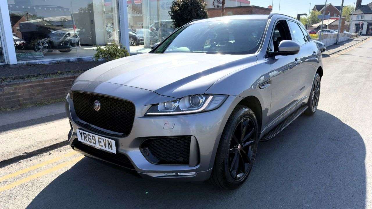 A 2019 JAGUAR F-PACE AUTOMATIC 2.0 D180 Chequered Flag SUV 5dr Diesel AWD Euro 6 (s/s) (180 ps) A 2019 JAGUAR F-PACE AUTOMATIC 2.0 D180 Chequered Flag SUV 5dr Diesel AWD Euro 6 (s/s) (180 ps)