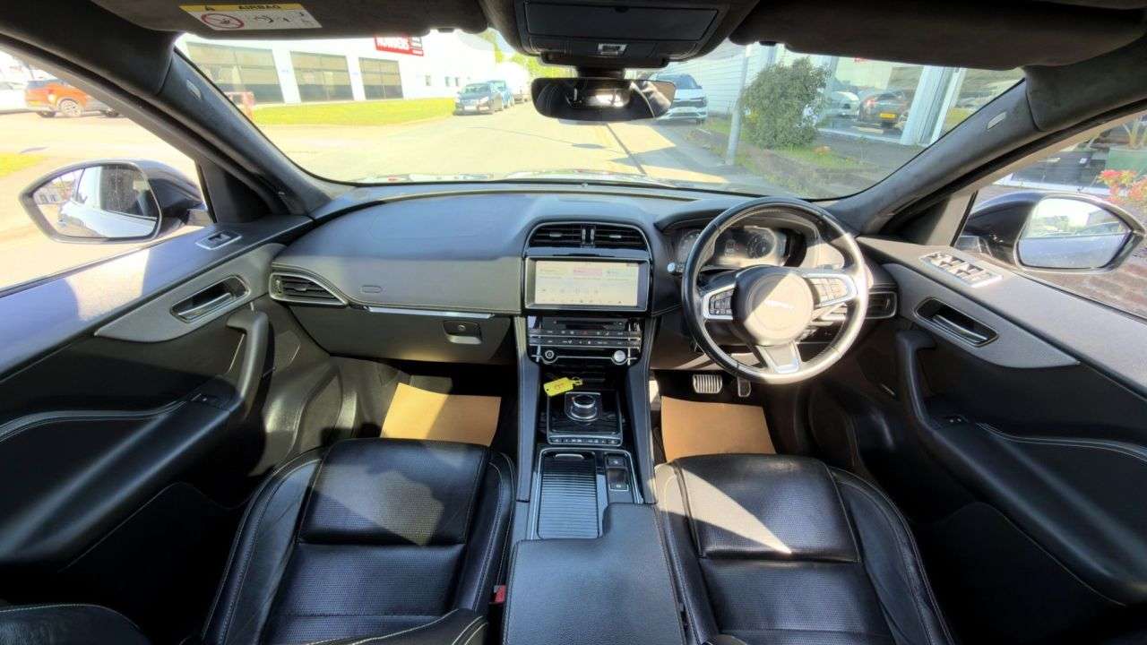 A 2019 JAGUAR F-PACE AUTOMATIC 2.0 D180 Chequered Flag SUV 5dr Diesel AWD Euro 6 (s/s) (180 ps) A 2019 JAGUAR F-PACE AUTOMATIC 2.0 D180 Chequered Flag SUV 5dr Diesel AWD Euro 6 (s/s) (180 ps)