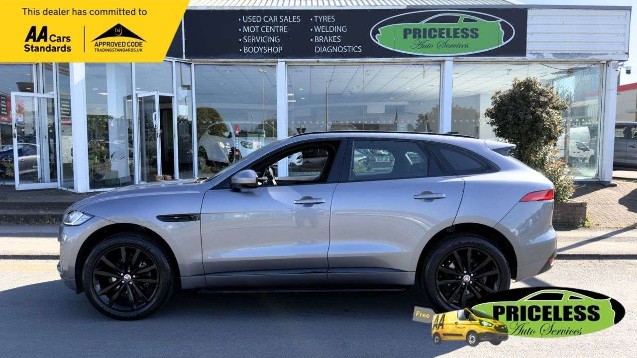 A 2019 JAGUAR F-PACE AUTOMATIC 2.0 D180 Chequered Flag SUV 5dr Diesel AWD Euro 6 (s/s) (180 ps) A 2019 JAGUAR F-PACE AUTOMATIC 2.0 D180 Chequered Flag SUV 5dr Diesel AWD Euro 6 (s/s) (180 ps)