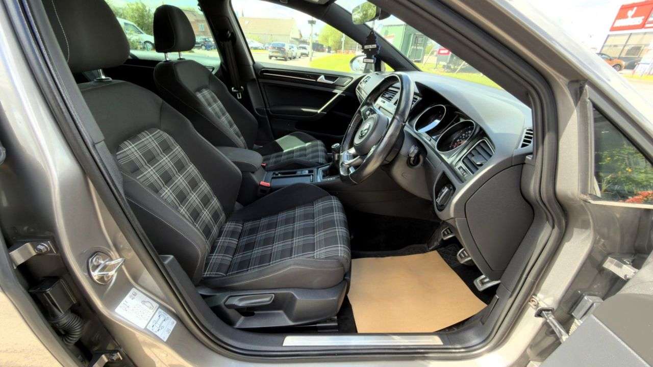 2017 VOLKSWAGEN GOLF 2017 VOLKSWAGEN GOLF