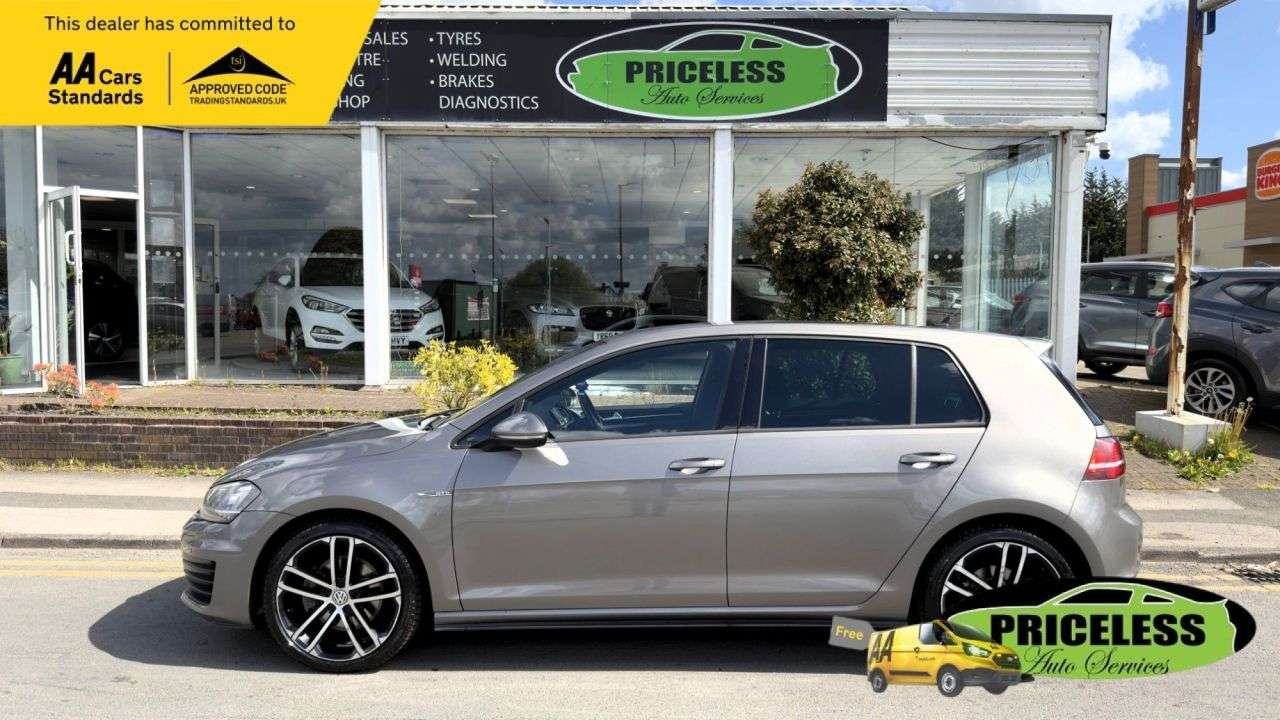 A 2017 VOLKSWAGEN GOLF 2.0 TDI BlueMotion Tech GTD Hatchback 5dr Diesel Manual Euro 6 (s/s) (184 p A 2017 VOLKSWAGEN GOLF 2.0 TDI BlueMotion Tech GTD Hatchback 5dr Diesel Manual Euro 6 (s/s) (184 p