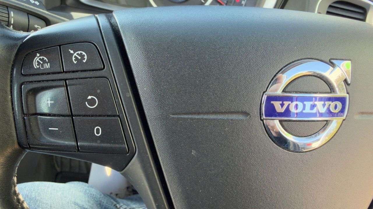 2017 VOLVO V60 2017 VOLVO V60