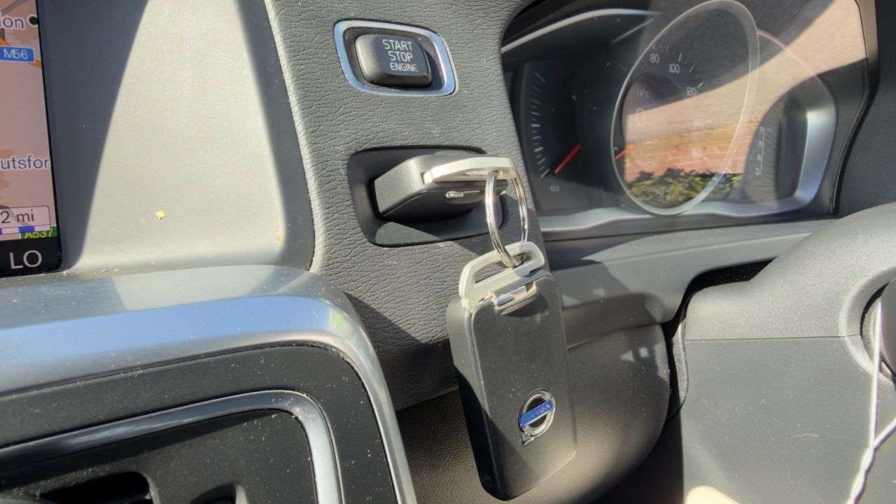 2017 VOLVO V60 2017 VOLVO V60