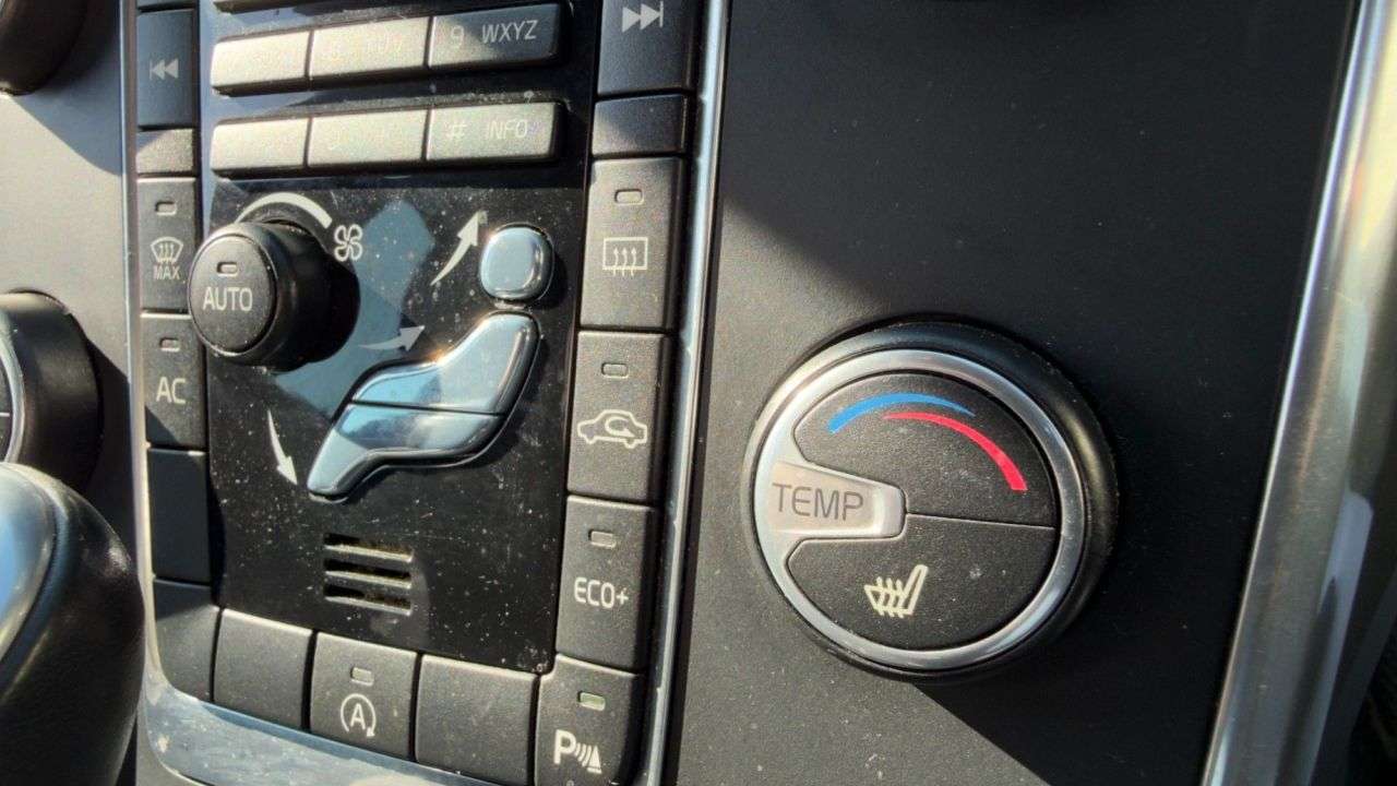 2017 VOLVO V60 2017 VOLVO V60