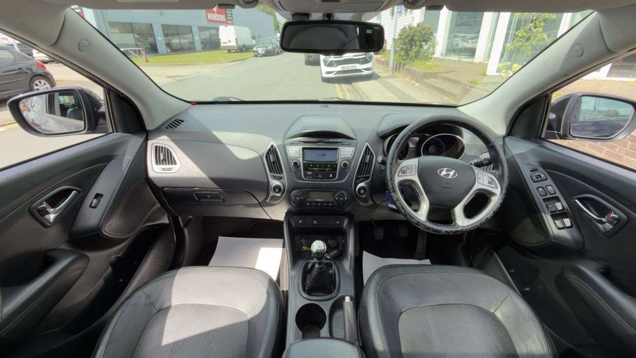 A 2012 HYUNDAI IX35 1.7 CRDi Premium SUV 5dr Diesel Manual Euro 5 (s/s) (115 ps) A 2012 HYUNDAI IX35 1.7 CRDi Premium SUV 5dr Diesel Manual Euro 5 (s/s) (115 ps)