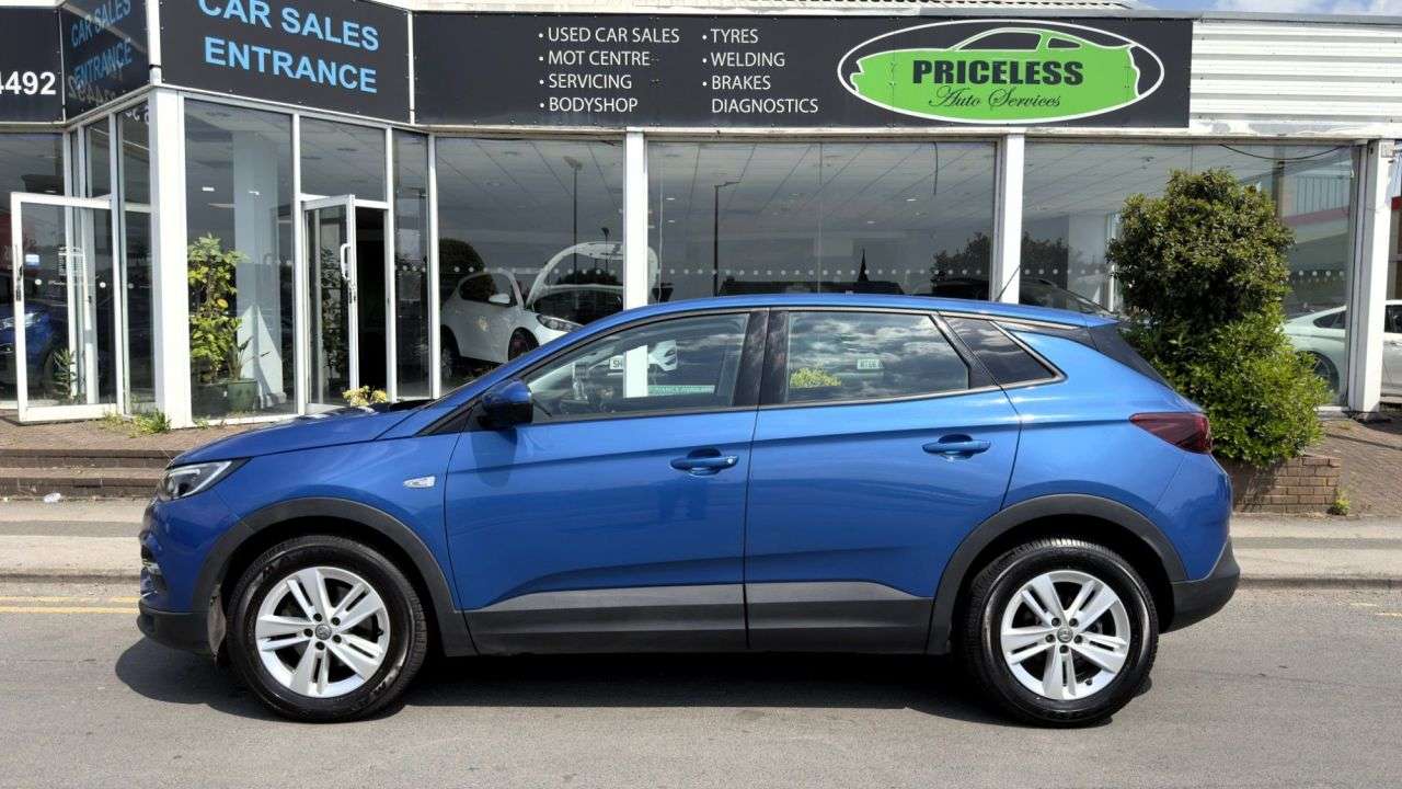 A 2020 VAUXHALL GRANDLAND X SE A 2020 VAUXHALL GRANDLAND X SE