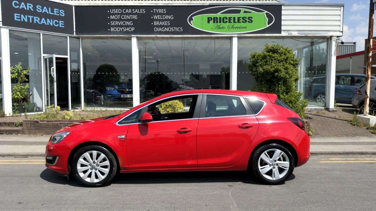 A 2014 VAUXHALL ASTRA AUTOMATIC 1.6 16v SRi Hatchback 5dr Petrol Auto Euro 5 (115 ps) A 2014 VAUXHALL ASTRA AUTOMATIC 1.6 16v SRi Hatchback 5dr Petrol Auto Euro 5 (115 ps)
