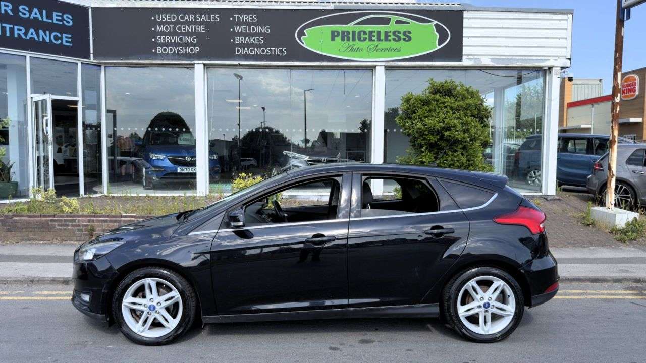 A 2014 FORD FOCUS 1.6 TDCi Zetec Hatchback 5dr Diesel Manual Euro 5 (s/s) (115 ps) A 2014 FORD FOCUS 1.6 TDCi Zetec Hatchback 5dr Diesel Manual Euro 5 (s/s) (115 ps)