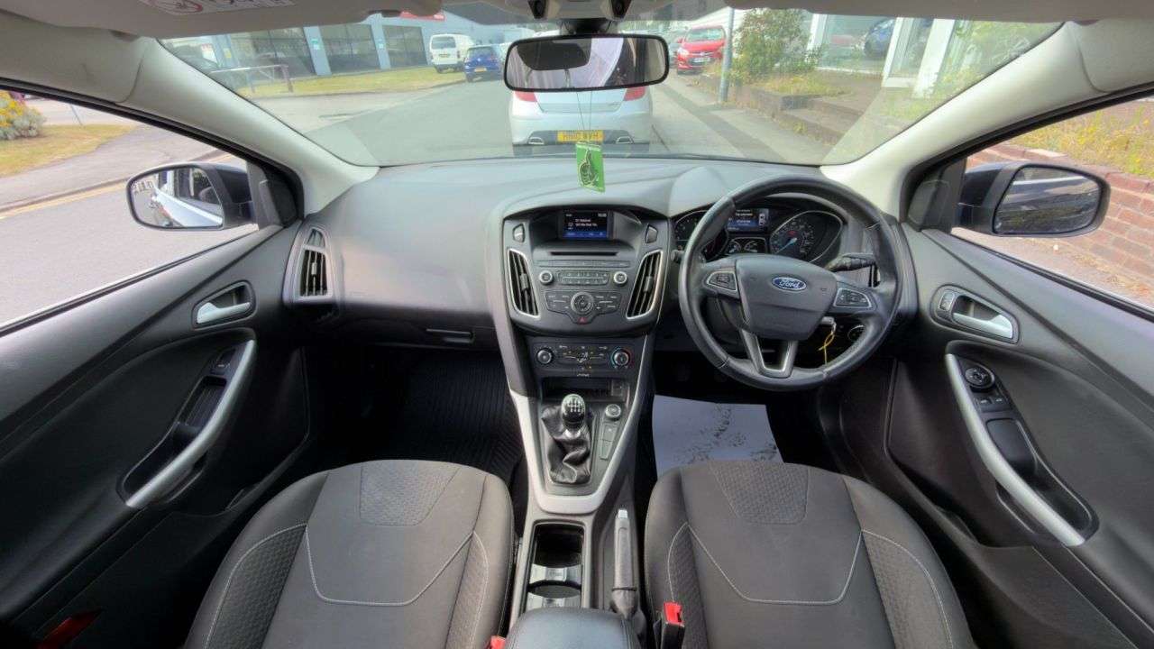 A 2014 FORD FOCUS 1.6 TDCi Zetec Hatchback 5dr Diesel Manual Euro 5 (s/s) (115 ps) A 2014 FORD FOCUS 1.6 TDCi Zetec Hatchback 5dr Diesel Manual Euro 5 (s/s) (115 ps)