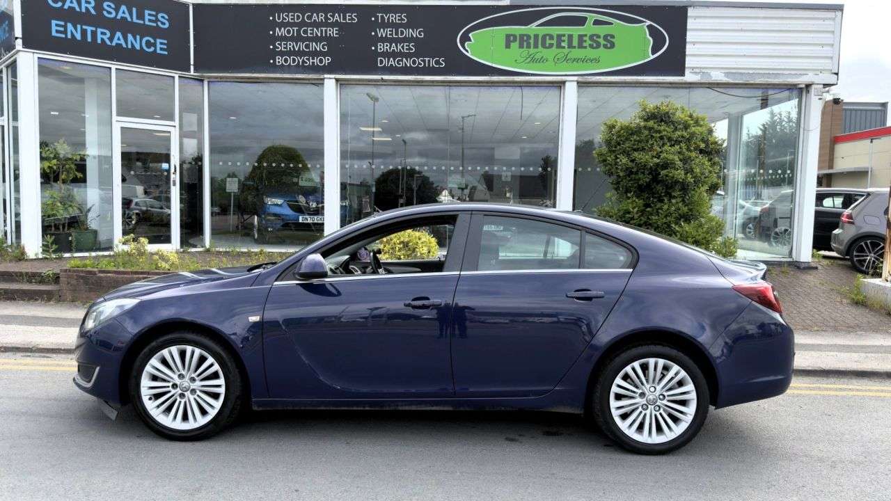 A 2014 VAUXHALL INSIGNIA AUTOMATIC 2.0 CDTi Energy Hatchback 5dr Diesel Auto Euro 5 (163 ps) A 2014 VAUXHALL INSIGNIA AUTOMATIC 2.0 CDTi Energy Hatchback 5dr Diesel Auto Euro 5 (163 ps)