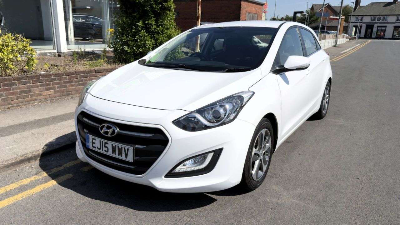A 2015 HYUNDAI I30 1.4 Blue Drive SE Nav Hatchback 5dr Petrol Manual Euro 6 (s/s) (100 ps) A 2015 HYUNDAI I30 1.4 Blue Drive SE Nav Hatchback 5dr Petrol Manual Euro 6 (s/s) (100 ps)