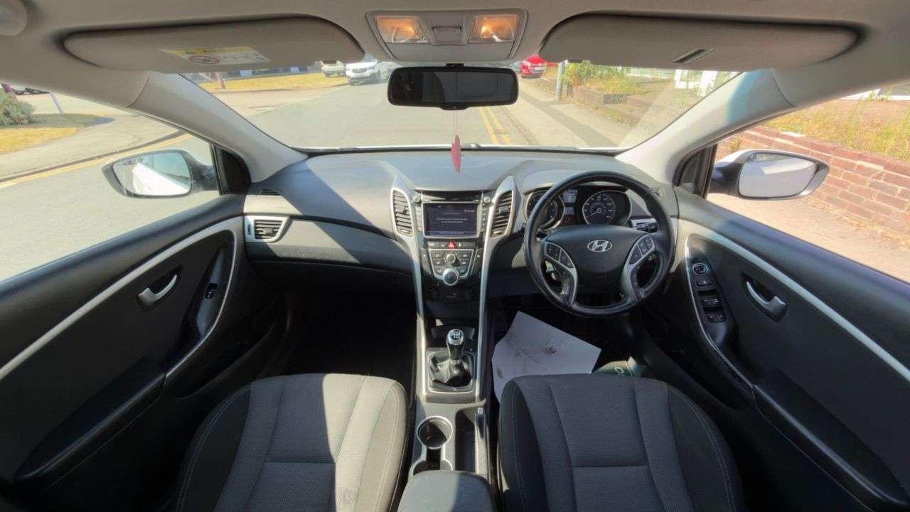 A 2015 HYUNDAI I30 1.4 Blue Drive SE Nav Hatchback 5dr Petrol Manual Euro 6 (s/s) (100 ps) A 2015 HYUNDAI I30 1.4 Blue Drive SE Nav Hatchback 5dr Petrol Manual Euro 6 (s/s) (100 ps)