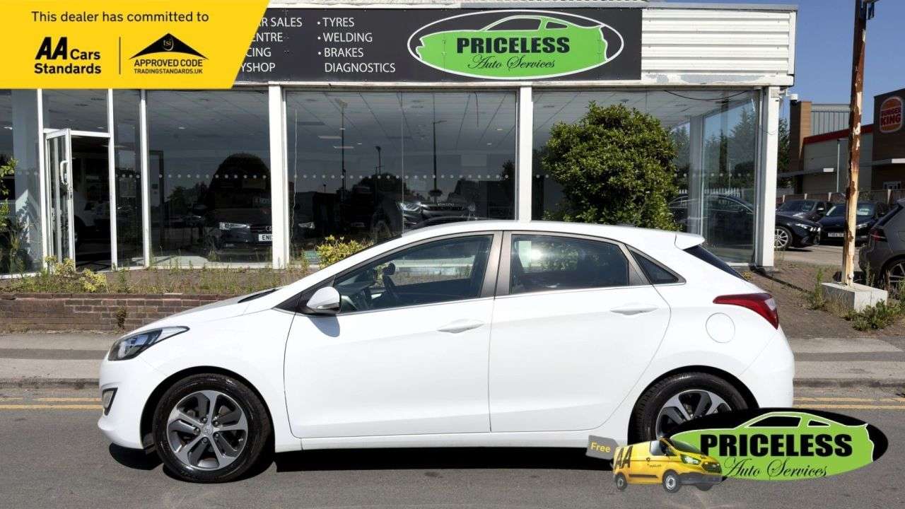 A 2015 HYUNDAI I30 1.4 Blue Drive SE Nav Hatchback 5dr Petrol Manual Euro 6 (s/s) (100 ps) A 2015 HYUNDAI I30 1.4 Blue Drive SE Nav Hatchback 5dr Petrol Manual Euro 6 (s/s) (100 ps)