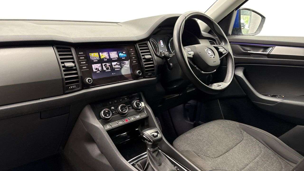 A 2021 SKODA KODIAQ AUTOMATIC 2.0 TDI SE Drive SUV 5dr Diesel DSG Euro 6 (s/s) (7 Seat) (150 ps A 2021 SKODA KODIAQ AUTOMATIC 2.0 TDI SE Drive SUV 5dr Diesel DSG Euro 6 (s/s) (7 Seat) (150 ps