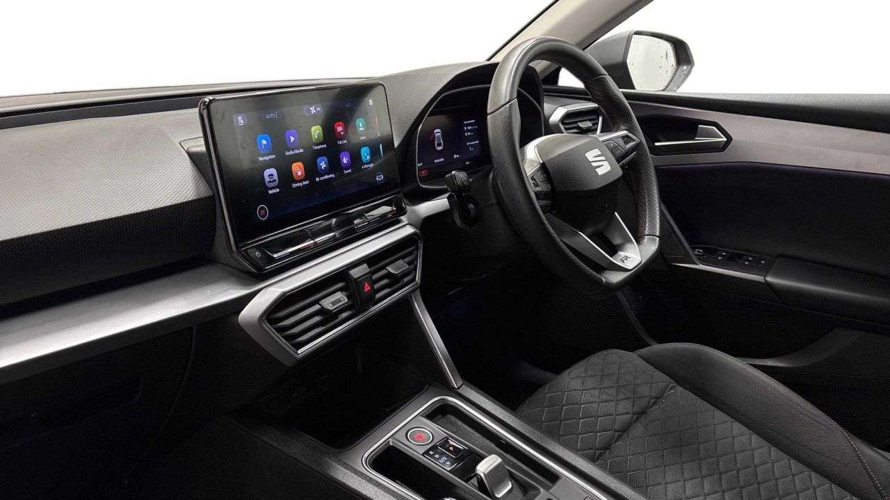 A 2021 SEAT LEON AUTOMATIC 1.4 eHybrid 12.8kWh FR Hatchback 5dr Petrol Plug-in Hybrid DSG Eu A 2021 SEAT LEON AUTOMATIC 1.4 eHybrid 12.8kWh FR Hatchback 5dr Petrol Plug-in Hybrid DSG Eu