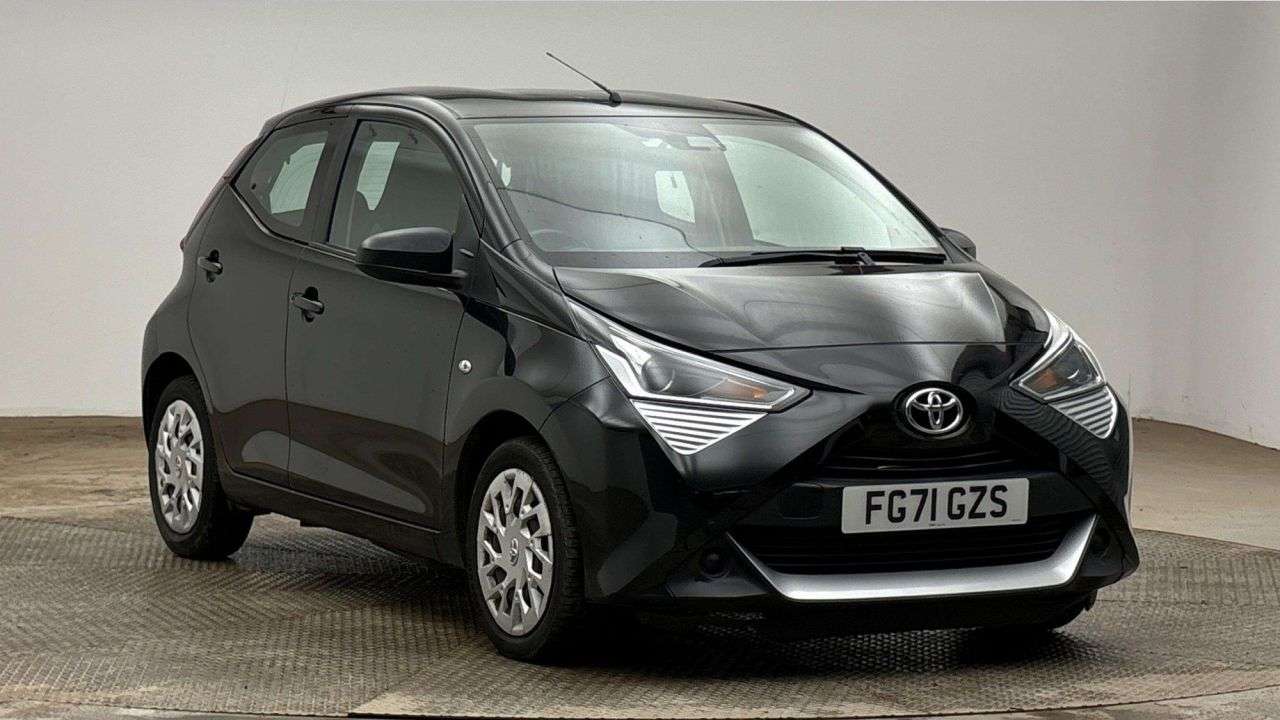 A 2021 TOYOTA AYGO 1.0 VVT-i x-play Hatchback 5dr Petrol Manual Euro 6 (s/s) (71 ps) A 2021 TOYOTA AYGO 1.0 VVT-i x-play Hatchback 5dr Petrol Manual Euro 6 (s/s) (71 ps)