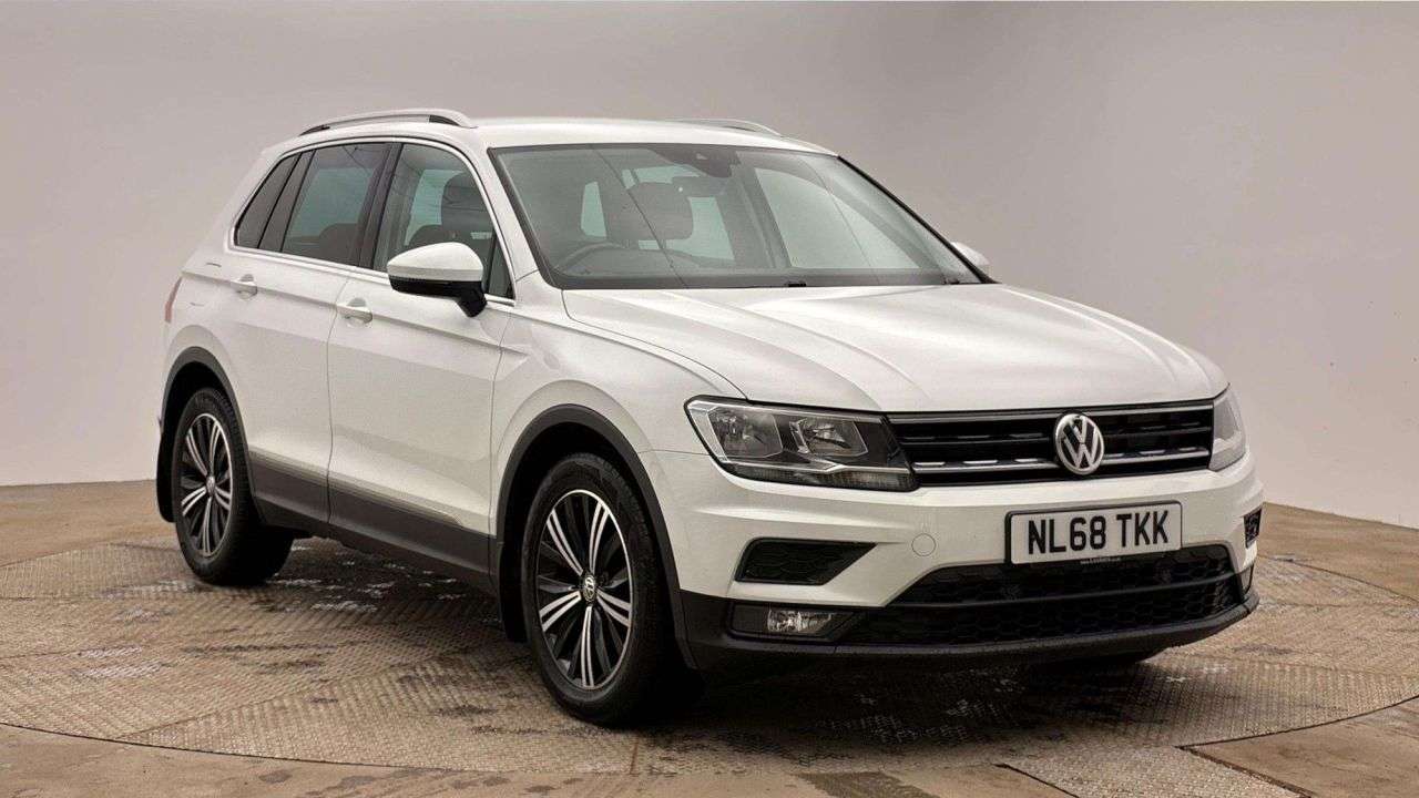 A 2018 VOLKSWAGEN TIGUAN 1.4 TSI SE Navigation SUV 5dr Petrol Manual Euro 6 (s/s) (125 ps) A 2018 VOLKSWAGEN TIGUAN 1.4 TSI SE Navigation SUV 5dr Petrol Manual Euro 6 (s/s) (125 ps)