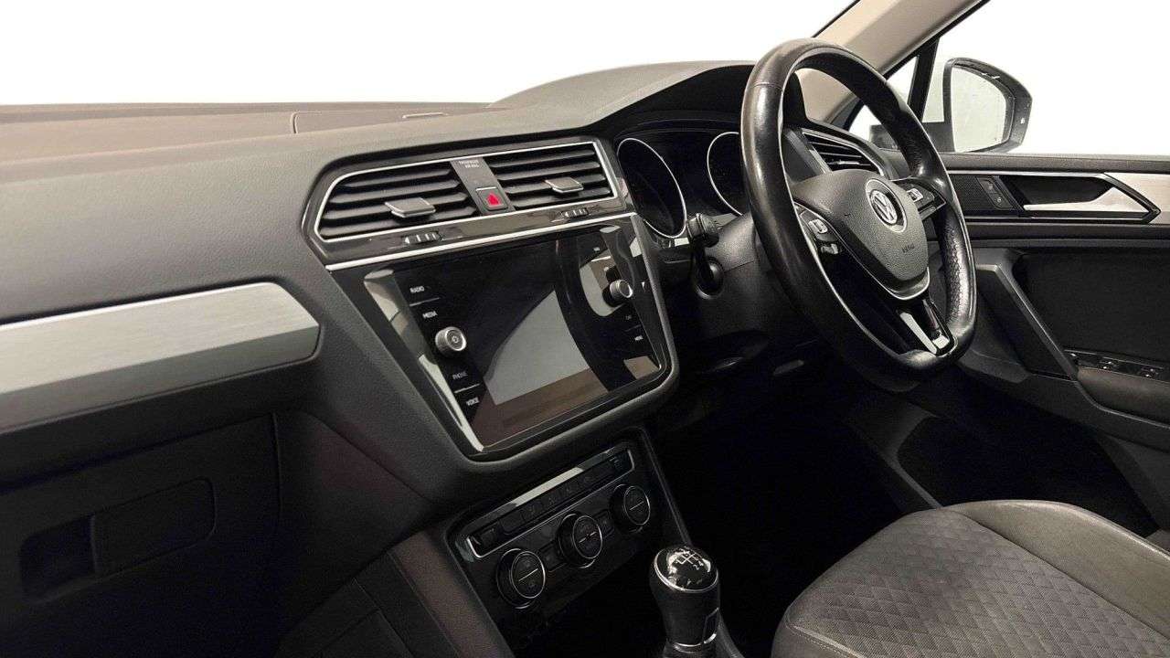 A 2018 VOLKSWAGEN TIGUAN 1.4 TSI SE Navigation SUV 5dr Petrol Manual Euro 6 (s/s) (125 ps) A 2018 VOLKSWAGEN TIGUAN 1.4 TSI SE Navigation SUV 5dr Petrol Manual Euro 6 (s/s) (125 ps)