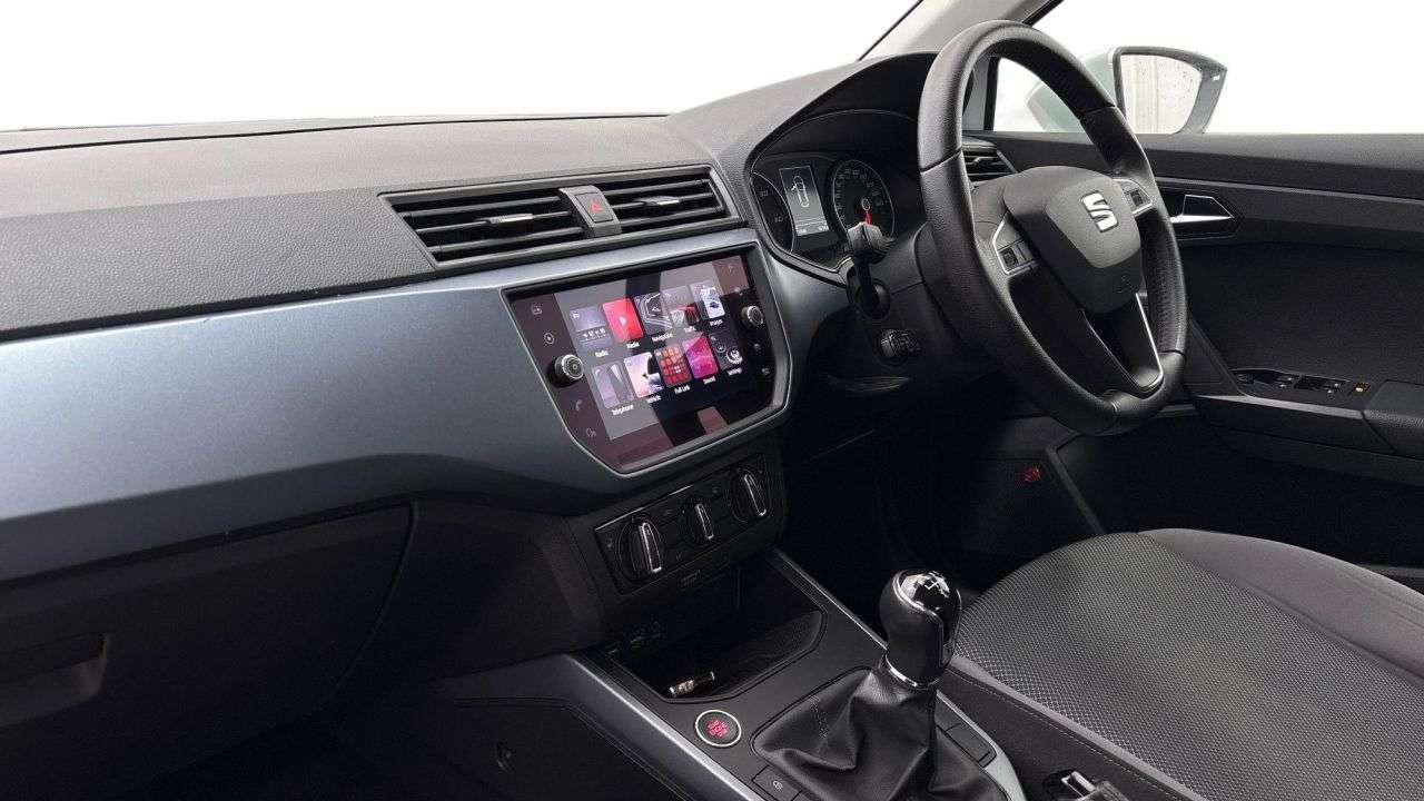 A 2019 SEAT ARONA 1.6 TDI SE Technology Lux SUV 5dr Diesel Manual Euro 6 (s/s) (95 ps) A 2019 SEAT ARONA 1.6 TDI SE Technology Lux SUV 5dr Diesel Manual Euro 6 (s/s) (95 ps)