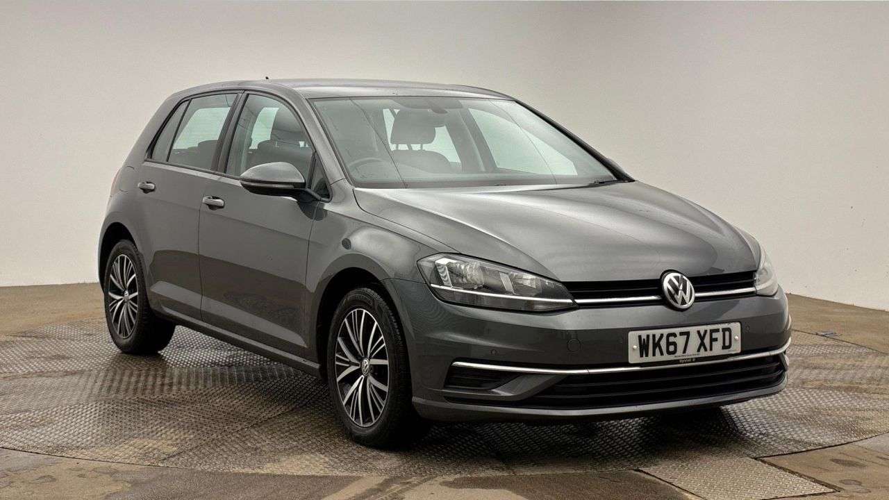 A 2017 VOLKSWAGEN GOLF 1.6 TDI SE Nav Hatchback 5dr Diesel Manual Euro 6 (s/s) (115 ps) A 2017 VOLKSWAGEN GOLF 1.6 TDI SE Nav Hatchback 5dr Diesel Manual Euro 6 (s/s) (115 ps)