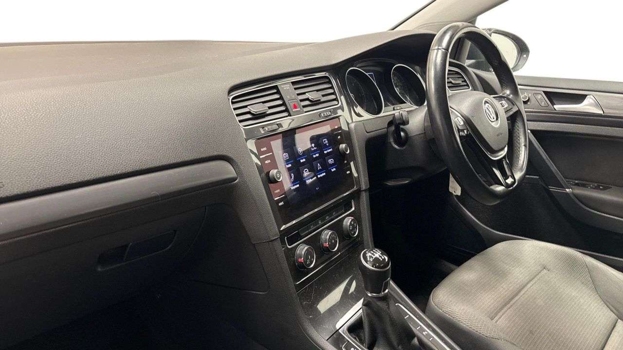 A 2017 VOLKSWAGEN GOLF 1.6 TDI SE Nav Hatchback 5dr Diesel Manual Euro 6 (s/s) (115 ps) A 2017 VOLKSWAGEN GOLF 1.6 TDI SE Nav Hatchback 5dr Diesel Manual Euro 6 (s/s) (115 ps)