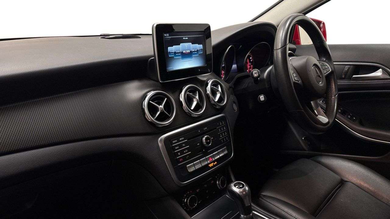 A 2017 MERCEDES-BENZ GLA 2.1 GLA200d SE (Executive) SUV 5dr Diesel Manual Euro 6 (s/s) (136 ps) A 2017 MERCEDES-BENZ GLA 2.1 GLA200d SE (Executive) SUV 5dr Diesel Manual Euro 6 (s/s) (136 ps)