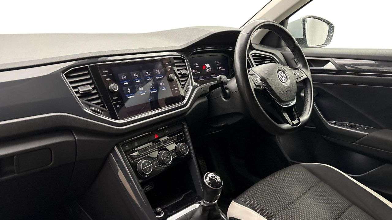 A 2019 VOLKSWAGEN T-ROC 1.6 TDI SEL SUV 5dr Diesel Manual Euro 6 (s/s) (115 ps) A 2019 VOLKSWAGEN T-ROC 1.6 TDI SEL SUV 5dr Diesel Manual Euro 6 (s/s) (115 ps)