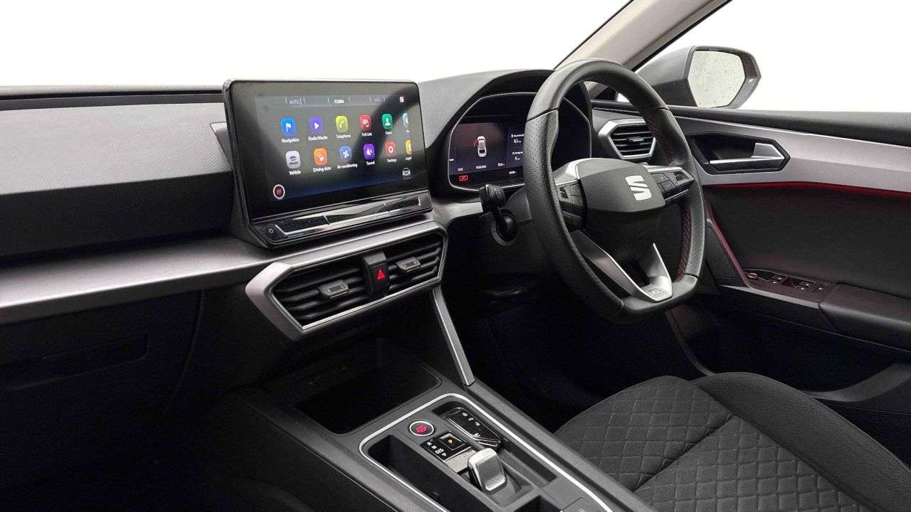 A 2023 SEAT LEON AUTOMATIC 1.5 eTSI MHEV FR Hatchback 5dr Petrol Hybrid DSG Euro 6 (s/s) (15 A 2023 SEAT LEON AUTOMATIC 1.5 eTSI MHEV FR Hatchback 5dr Petrol Hybrid DSG Euro 6 (s/s) (15