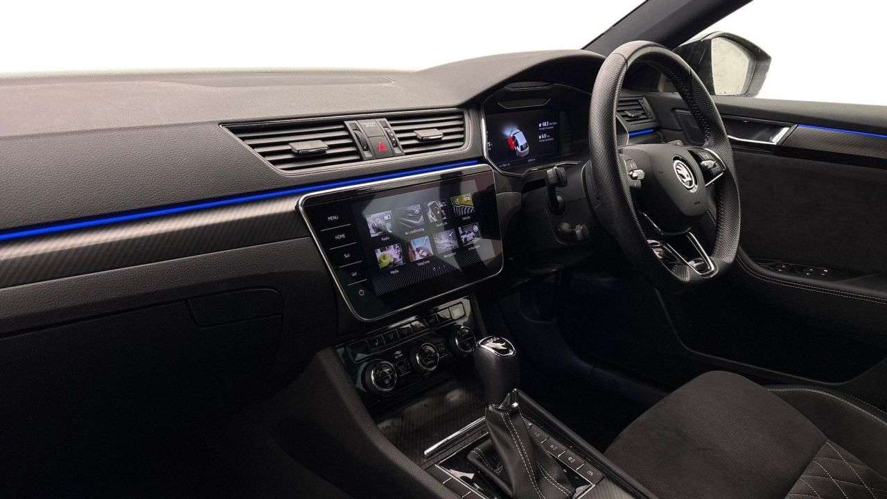 A 2021 SKODA SUPERB AUTOMATIC 1.4 TSI iV 13kWh SportLine Plus Estate 5dr Petrol Plug-in Hybrid A 2021 SKODA SUPERB AUTOMATIC 1.4 TSI iV 13kWh SportLine Plus Estate 5dr Petrol Plug-in Hybrid