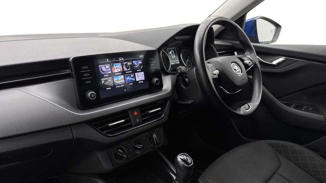 A 2021 SKODA SCALA 1.0 TSI SE Hatchback 5dr Petrol Manual Euro 6 (s/s) (95 ps) A 2021 SKODA SCALA 1.0 TSI SE Hatchback 5dr Petrol Manual Euro 6 (s/s) (95 ps)
