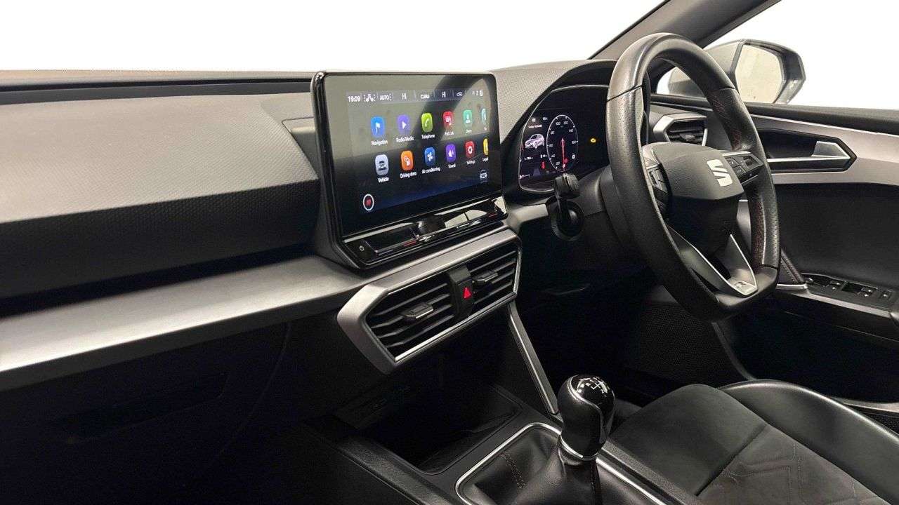 A 2021 SEAT LEON 1.5 TSI EVO FR Sport Hatchback 5dr Petrol Manual Euro 6 (s/s) (150 ps) A 2021 SEAT LEON 1.5 TSI EVO FR Sport Hatchback 5dr Petrol Manual Euro 6 (s/s) (150 ps)