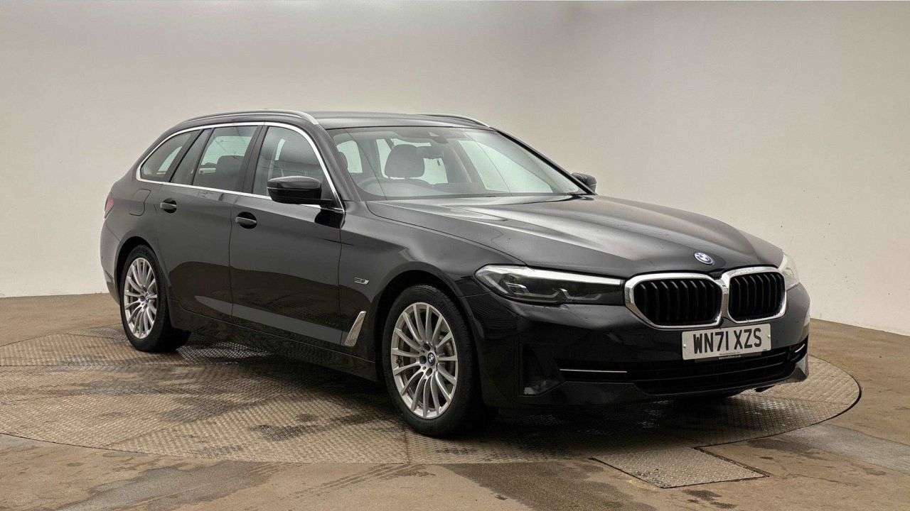 A 2021 BMW 5 SERIES AUTOMATIC 2.0 530e 12kWh SE Touring 5dr Petrol Plug-in Hybrid Steptronic Eu A 2021 BMW 5 SERIES AUTOMATIC 2.0 530e 12kWh SE Touring 5dr Petrol Plug-in Hybrid Steptronic Eu