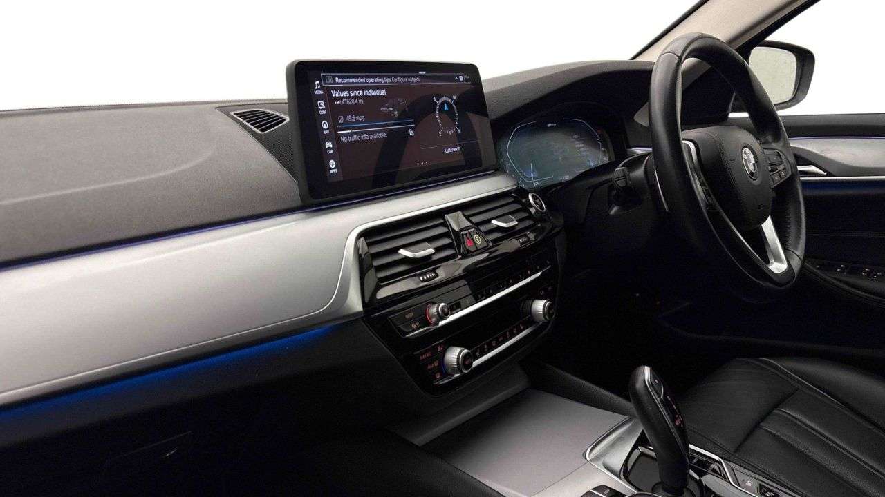 A 2021 BMW 5 SERIES AUTOMATIC 2.0 530e 12kWh SE Touring 5dr Petrol Plug-in Hybrid Steptronic Eu A 2021 BMW 5 SERIES AUTOMATIC 2.0 530e 12kWh SE Touring 5dr Petrol Plug-in Hybrid Steptronic Eu