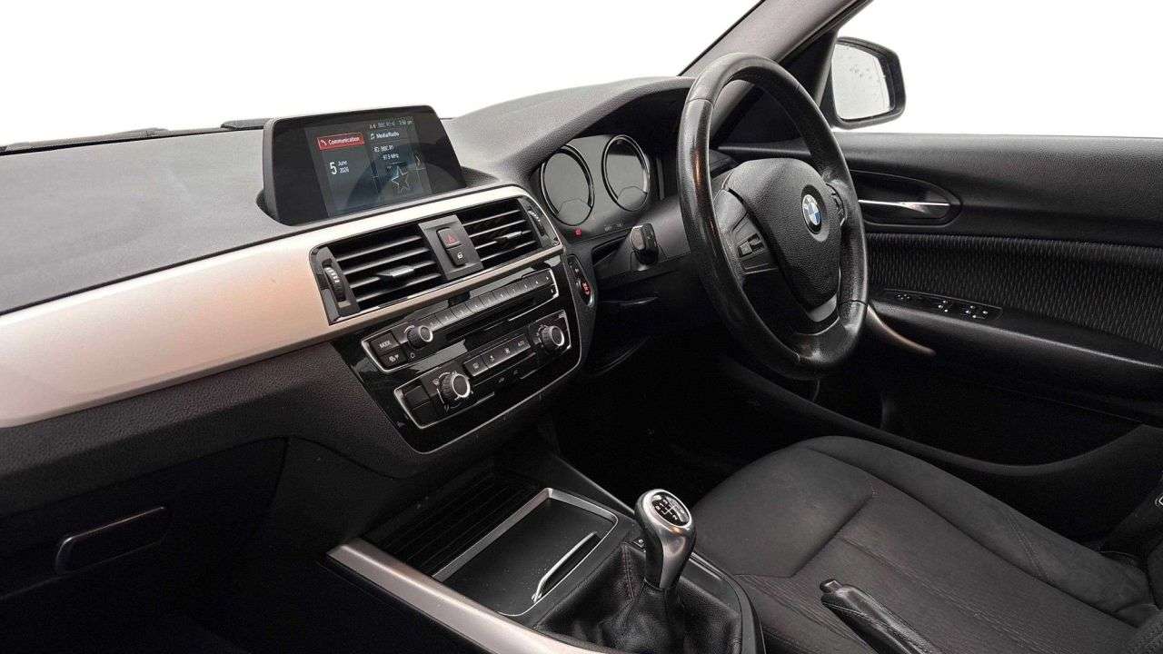 A 2018 BMW 1 SERIES 1.5 118i SE Hatchback 5dr Petrol Manual Euro 6 (s/s) (136 ps) A 2018 BMW 1 SERIES 1.5 118i SE Hatchback 5dr Petrol Manual Euro 6 (s/s) (136 ps)