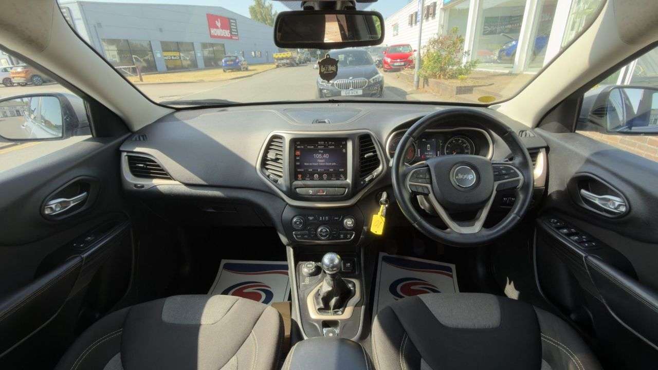 A 2015 JEEP CHEROKEE 2.0 CRD Longitude Plus SUV 5dr Diesel Manual 4WD Euro 5 (s/s) (140 ps) A 2015 JEEP CHEROKEE 2.0 CRD Longitude Plus SUV 5dr Diesel Manual 4WD Euro 5 (s/s) (140 ps)